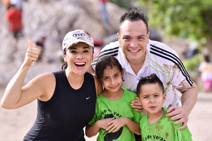 Claudia, Francisco, Camila y Francisco Jr.