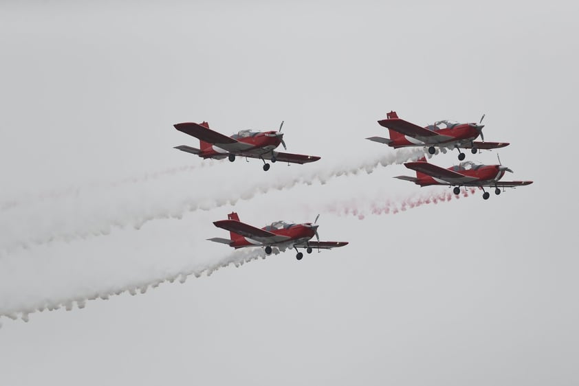 Fuerzas Armadas de Perú ofrecen desfile por el bicentenario de la Independencia