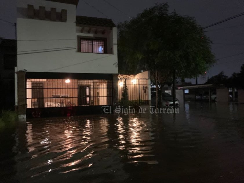 En Gómez Palacio, circulación del bulevar Miguel Alemán es cerrada en el tramo del desnivel 11-40 por intensa lluvia