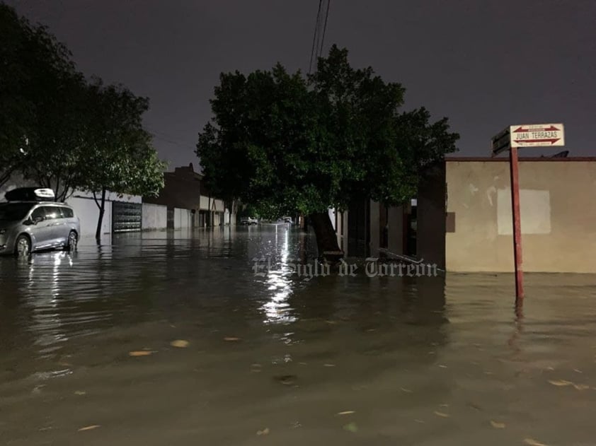 En Gómez Palacio, circulación del bulevar Miguel Alemán es cerrada en el tramo del desnivel 11-40 por intensa lluvia