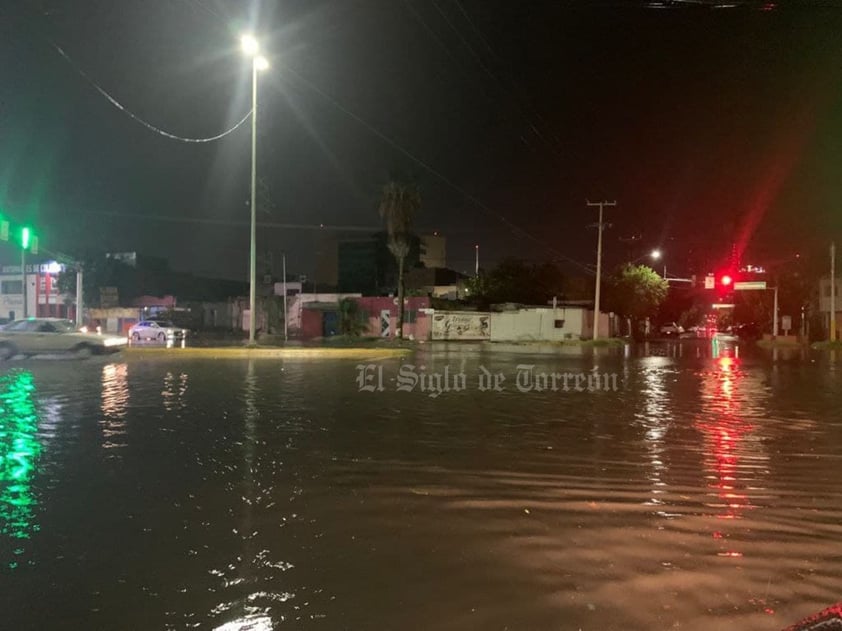 En Gómez Palacio, circulación del bulevar Miguel Alemán es cerrada en el tramo del desnivel 11-40 por intensa lluvia