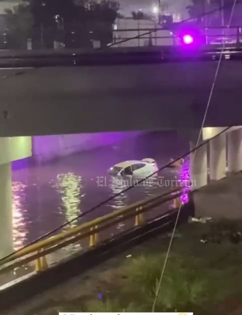 En Gómez Palacio, circulación del bulevar Miguel Alemán es cerrada en el tramo del desnivel 11-40 por intensa lluvia