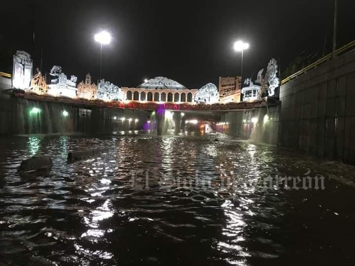 En Gómez Palacio, circulación del bulevar Miguel Alemán es cerrada en el tramo del desnivel 11-40 por intensa lluvia