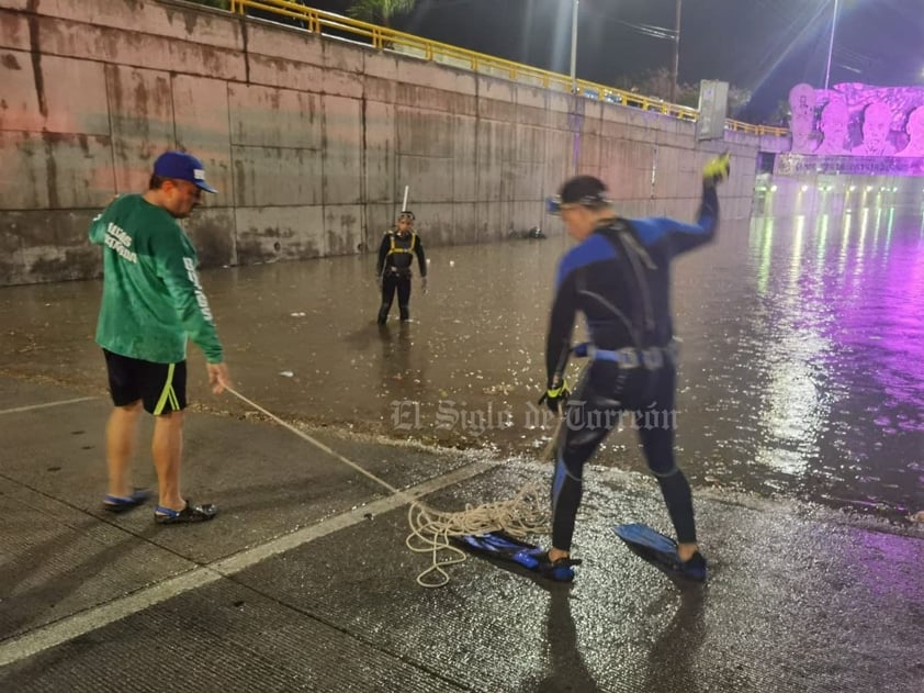 En Gómez Palacio, circulación del bulevar Miguel Alemán es cerrada en el tramo del desnivel 11-40 por intensa lluvia