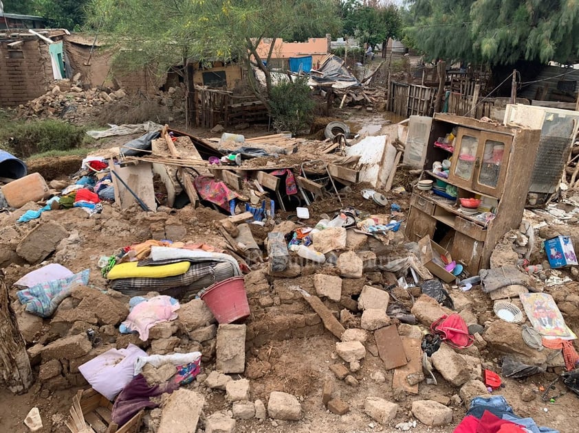 La dirección de Protección Civil en Gómez Palacio reportó una captación de agua de lluvia de 13 milímetros, provocando la afectación de una serie de colonias, así como del ejido Poanas, en donde se desbordó un viejo canal, ocasionando daños a una docena de viviendas.