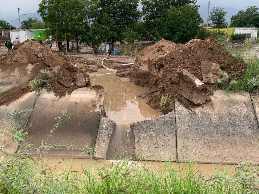 La dirección de Protección Civil en Gómez Palacio reportó una captación de agua de lluvia de 13 milímetros, provocando la afectación de una serie de colonias, así como del ejido Poanas, en donde se desbordó un viejo canal, ocasionando daños a una docena de viviendas.