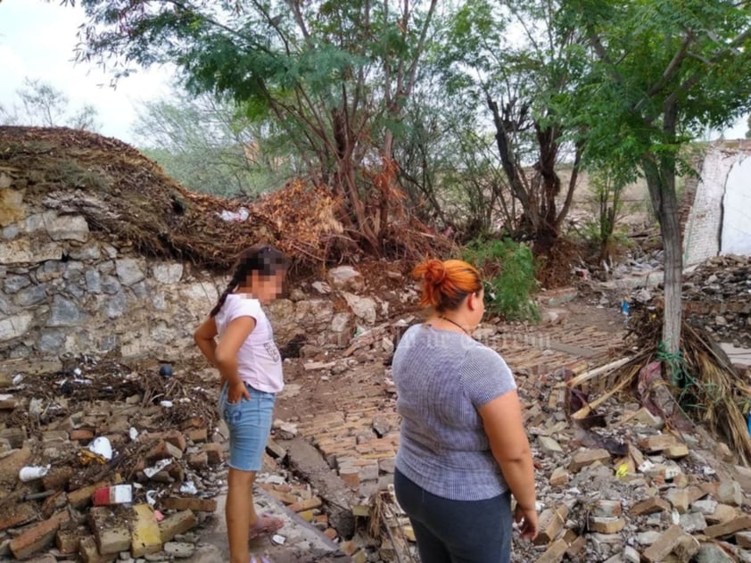 'Mi escuela es un desastre', dice niña tras inundación en surponiente de Torreón