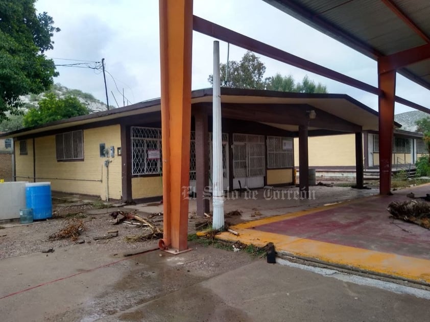 'Mi escuela es un desastre', dice niña tras inundación en surponiente de Torreón