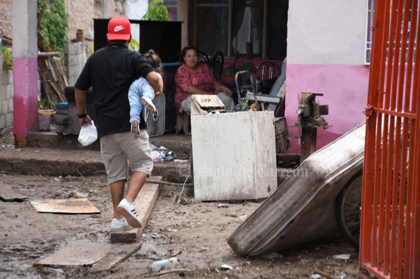 Para las 10:40 horas salieron las últimas camionetas cargadas con desechos del canal y de las calles cercanas, en adelante se puso en marcha un operativo especial en términos sanitarios a cargo de la Secretaría de Salud de Coahuila, especialmente para evitar contagios del COVID-19 y realizar acciones encaminadas a evitar la proliferación del dengue.