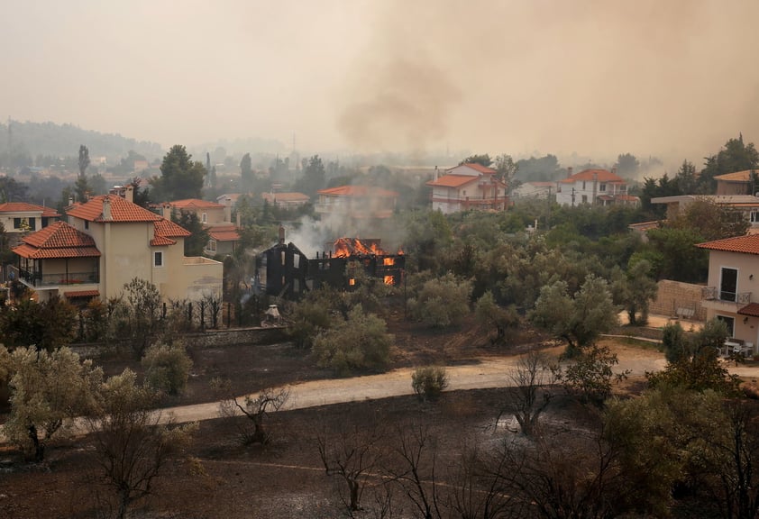 Viento empeora incendios en Grecia que ya han dejado un muerto