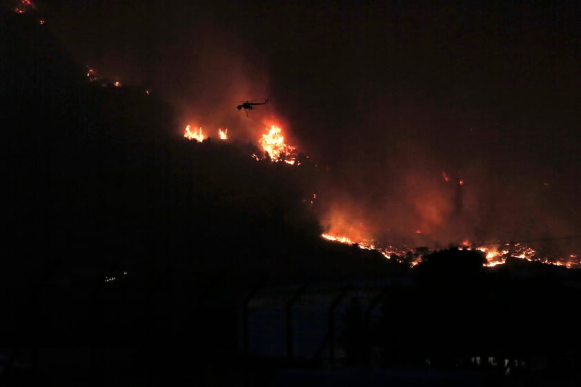 Viento empeora incendios en Grecia que ya han dejado un muerto