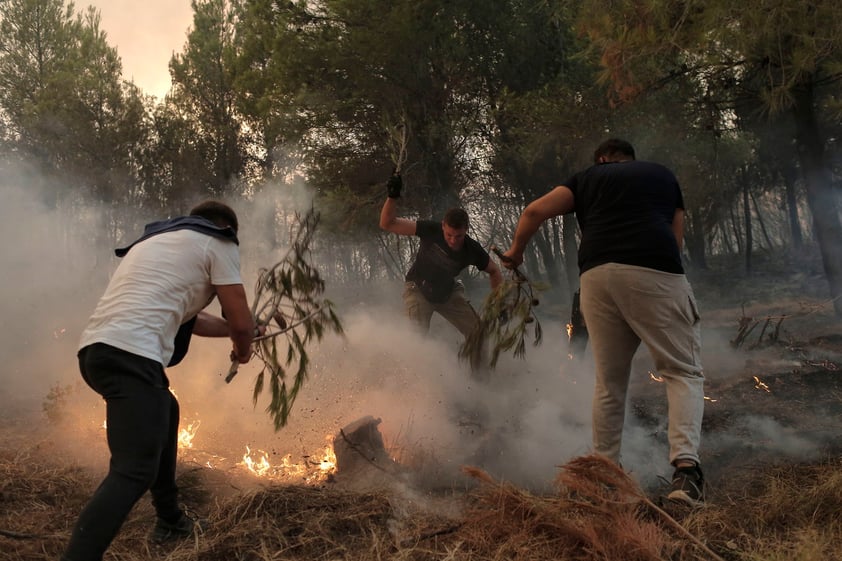 Viento empeora incendios en Grecia que ya han dejado un muerto