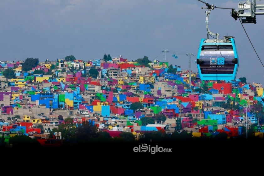 Autoridades mexicanas inauguran la linea 2 del cablebus en Ciudad de México

MEX8556. CIUDAD DE MÉXICO (MÉXICO), 08/08/2021.- Fotografía de cabinas de la línea 2 del Cablebús hoy, en Ciudad de México (México). Autoridades de la capital mexicana inauguraron este domingo la línea 2 del Cablebús, que recorrerá 10.6 kilómetros en siete estaciones, desde Constitución de 1917, hasta Santa Martha Acatitla. EFE/ Carlos Ramírez

Transporte
ECO Transporte Economía, negocios finanzas Ciudad México MÉXICO TRANSPORTE