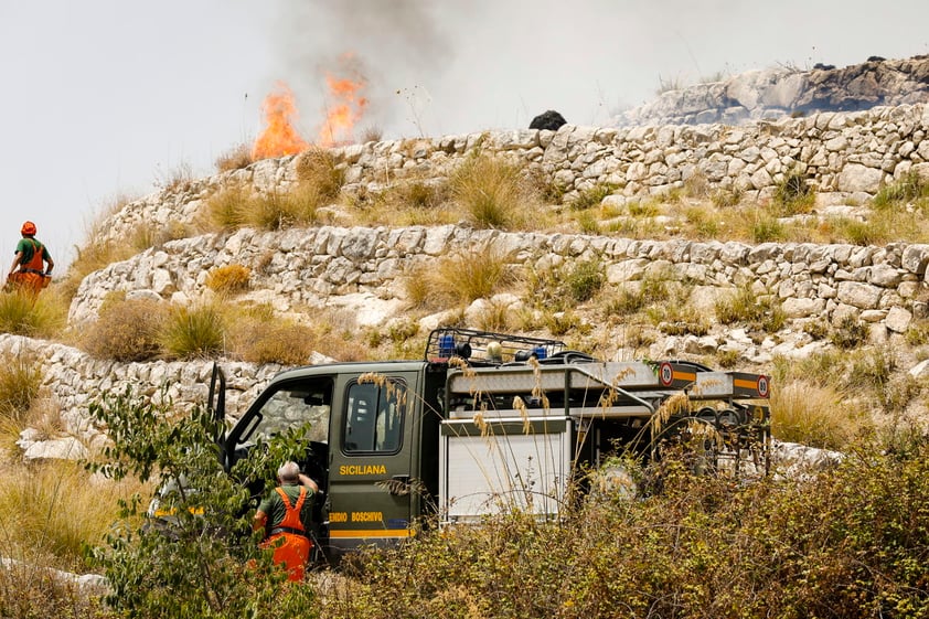 Cinco personas han muerto por incendios en sur de Italia