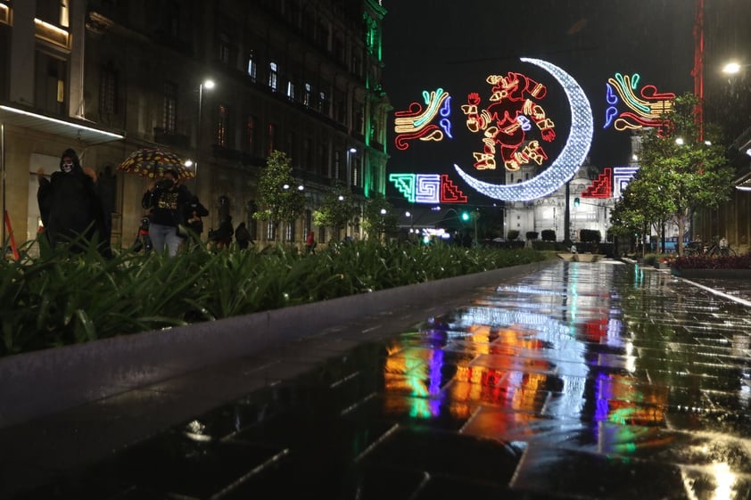 Alumbrado decorativo ilumina Zócalo de CDMX; conmemora 500 años de la Conquista