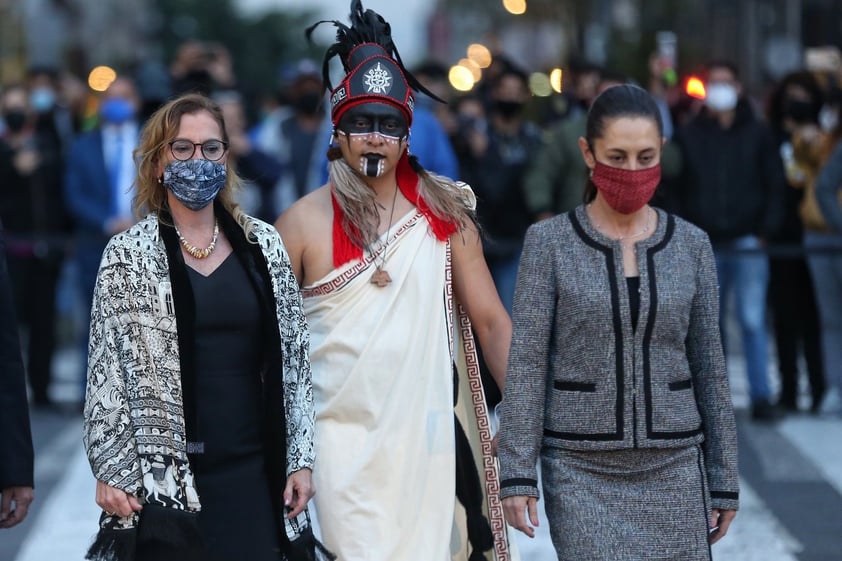 Alumbrado decorativo ilumina Zócalo de CDMX; conmemora 500 años de la Conquista