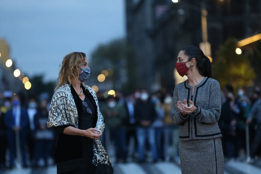 Alumbrado decorativo ilumina Zócalo de CDMX; conmemora 500 años de la Conquista