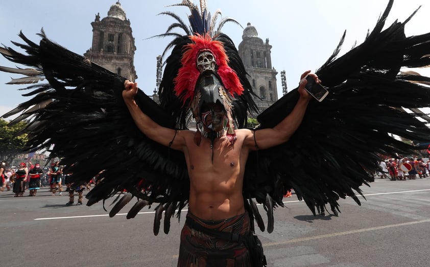 Alumbrado decorativo ilumina Zócalo de CDMX; conmemora 500 años de la Conquista