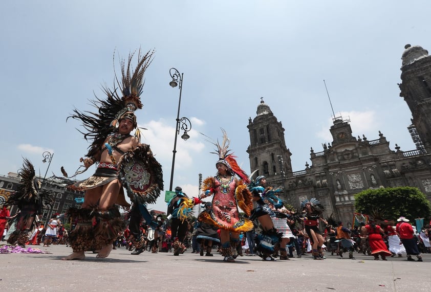 Alumbrado decorativo ilumina Zócalo de CDMX; conmemora 500 años de la Conquista