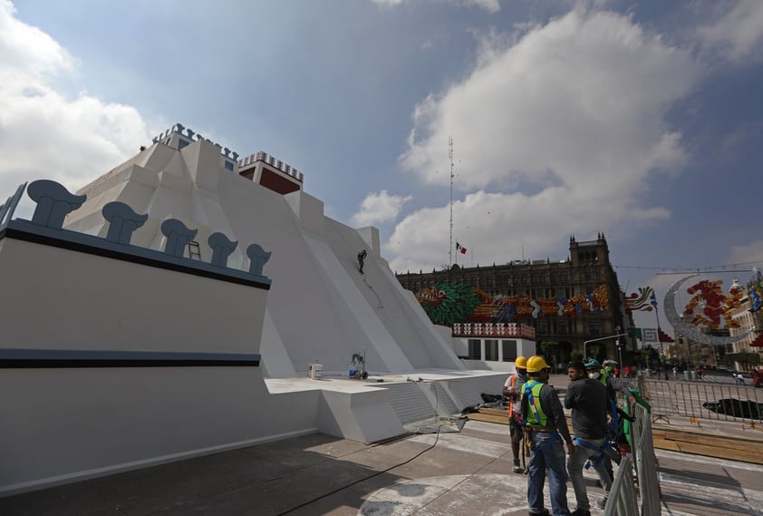 Alumbrado decorativo ilumina Zócalo de CDMX; conmemora 500 años de la Conquista