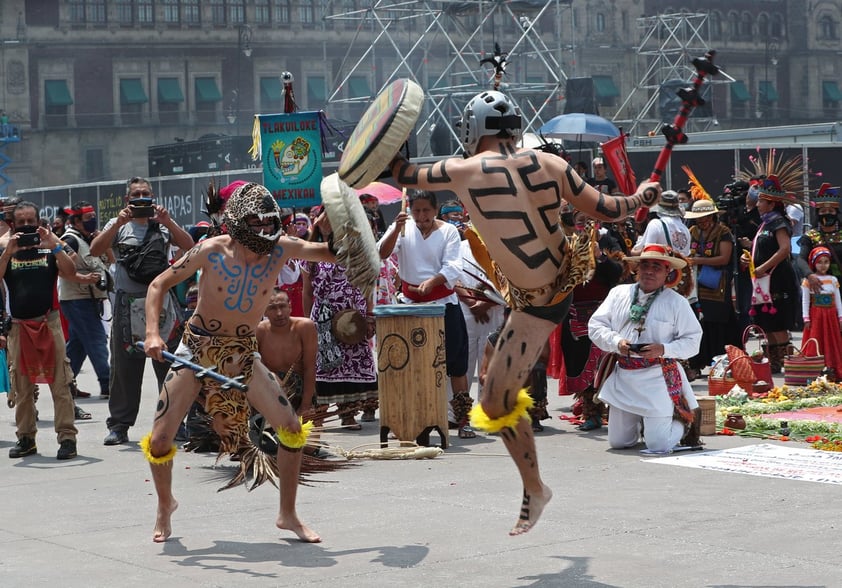 Alumbrado decorativo ilumina Zócalo de CDMX; conmemora 500 años de la Conquista