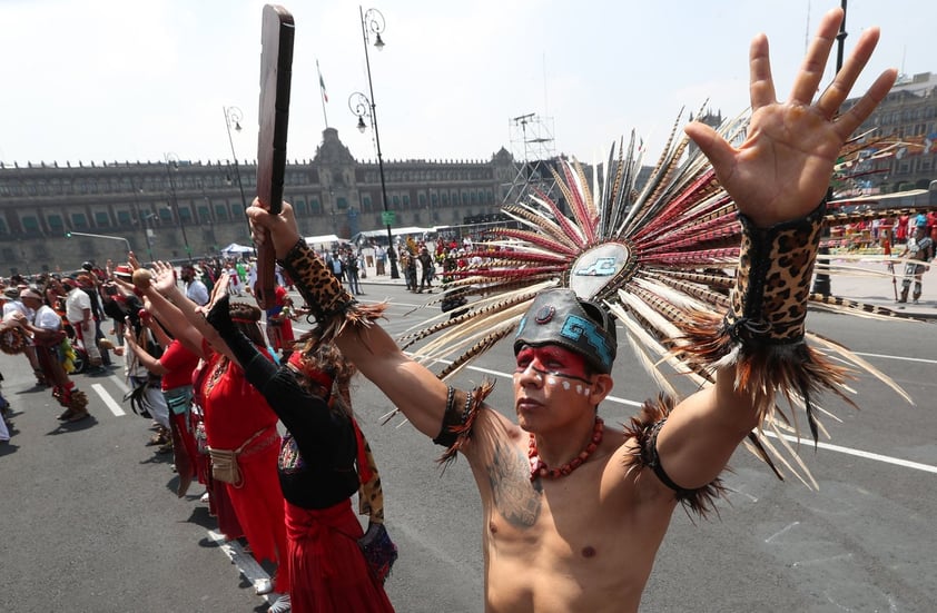 Alumbrado decorativo ilumina Zócalo de CDMX; conmemora 500 años de la Conquista