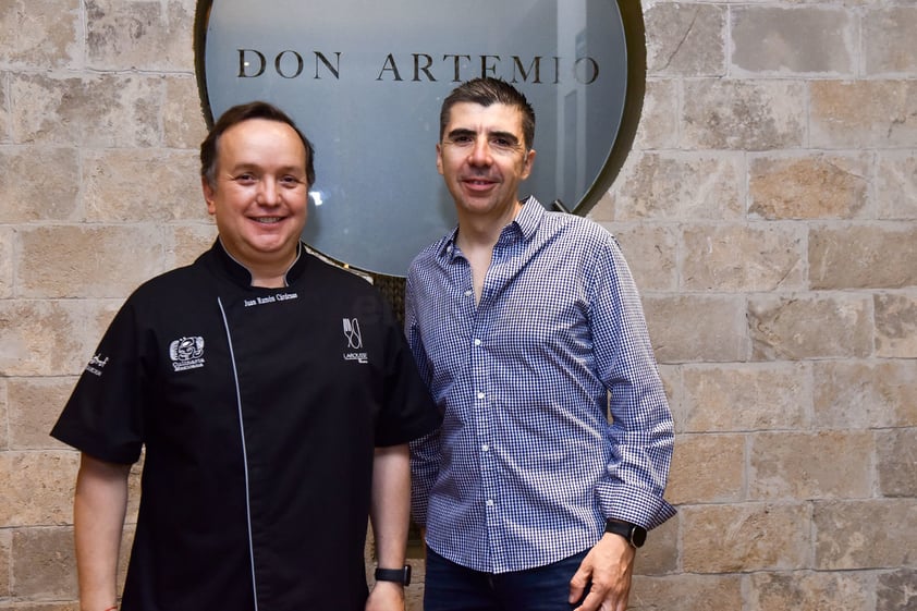 TURISMO. Juan Ramón Cárdenas y Adrián García en ruta de Vinos & Dinos.