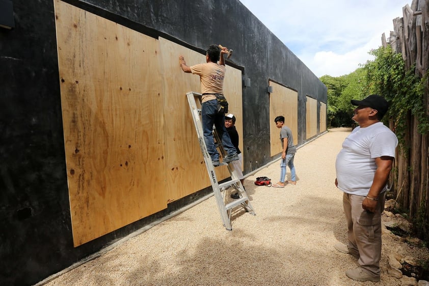 Quintana Roo se prepara para impacto de huracán 'Grace'; emite alerta roja y desaloja hoteles