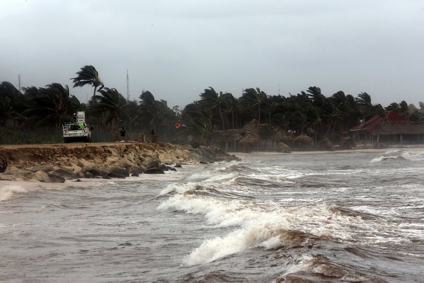 Huracán 'Grace' se degrada a tormenta tropical tras pasar por Península de Yucatán