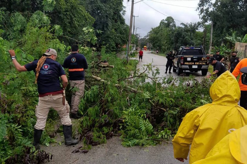 Huracán 'Grace' se degrada a tormenta tropical tras pasar por Península de Yucatán