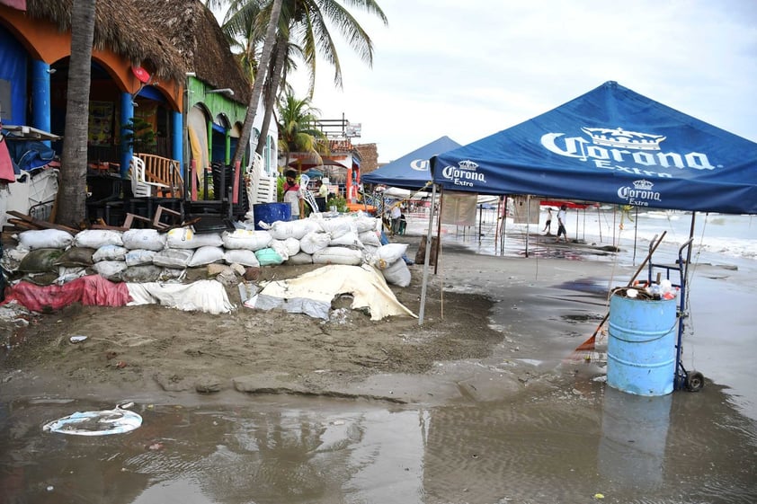 Huracán 'Grace' se fortalece; Veracruz prevé impacto y emite alerta roja