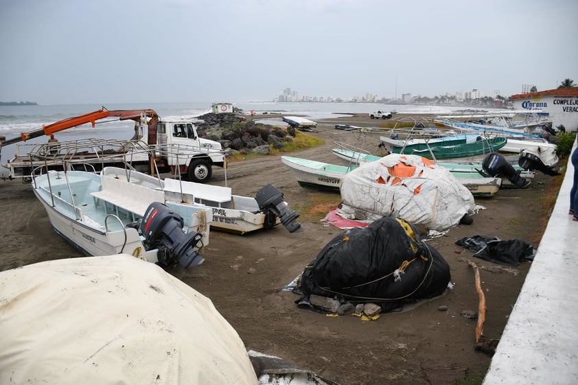 Huracán 'Grace' se fortalece; Veracruz prevé impacto y emite alerta roja