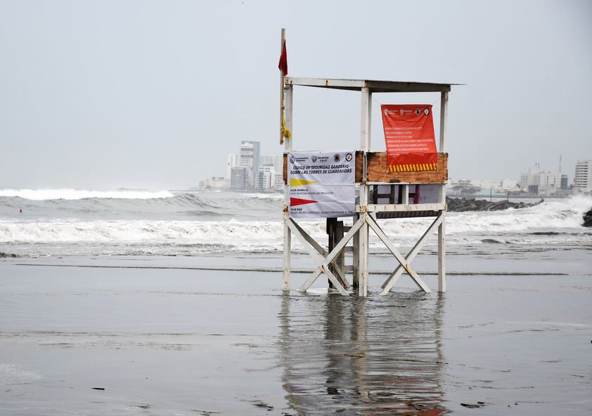 Huracán 'Grace' se fortalece; Veracruz prevé impacto y emite alerta roja