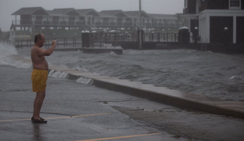 Tormenta 'Henri' toca tierra en Rhode Island, EUA; afecta Nueva York y noreste del país