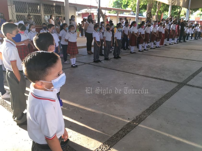 Se trata de 32 mil 337 estudiantes que a partir de hoy, asistirán a clases presenciales de manera alternada y que serán atendidos por mil 829 docentes.