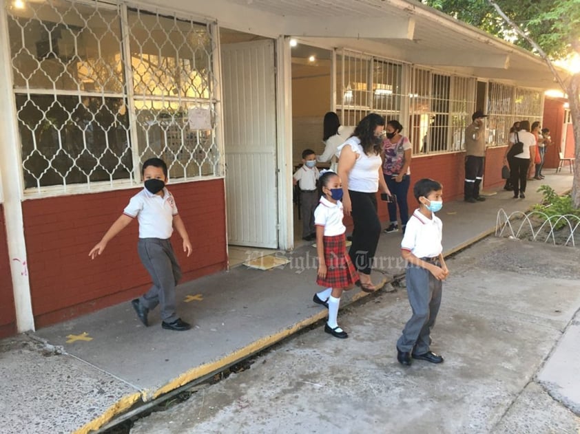 El resto de los centros escolares abrirán hasta el próximo lunes 30 de agosto ya que se encuentran en periodo de capacitación sobre los protocolos de seguridad e higiene para evitar contagios y la propagación del COVID-19.