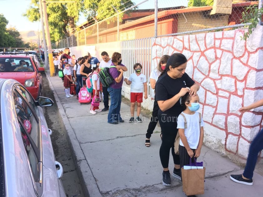 El acto protocolario del nuevo ciclo escolar se hizo esta mañana en la escuela primaria Gral. Lucio Blanco que se localiza en la colonia Jardines de California de Torreón.