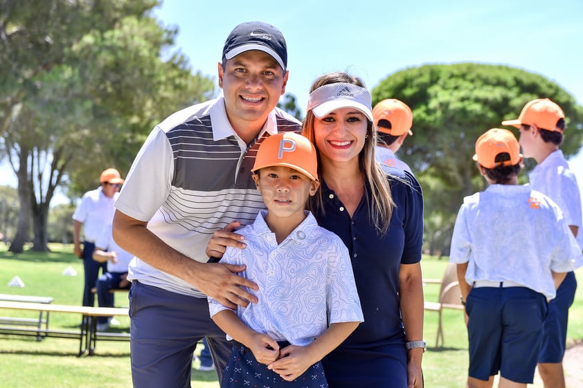 Eloísa Valdés, Roberto Flores y Rodrigo Flores.