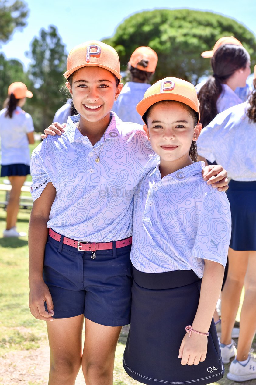 Luciana Dávila y Leonor Robles.