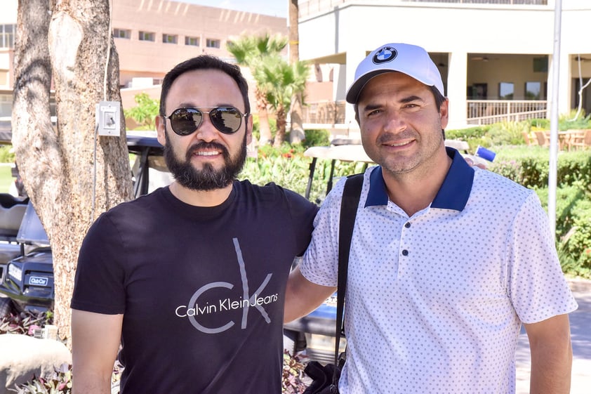 Irving y Víctor disfrutaron de un día practicando golf en las instalaciones del Campestre de Torreón.