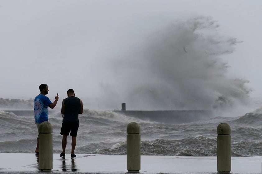 Huracán 'Ida' impacta en Luisiana como categoría 4 y con vientos de 240 km/h