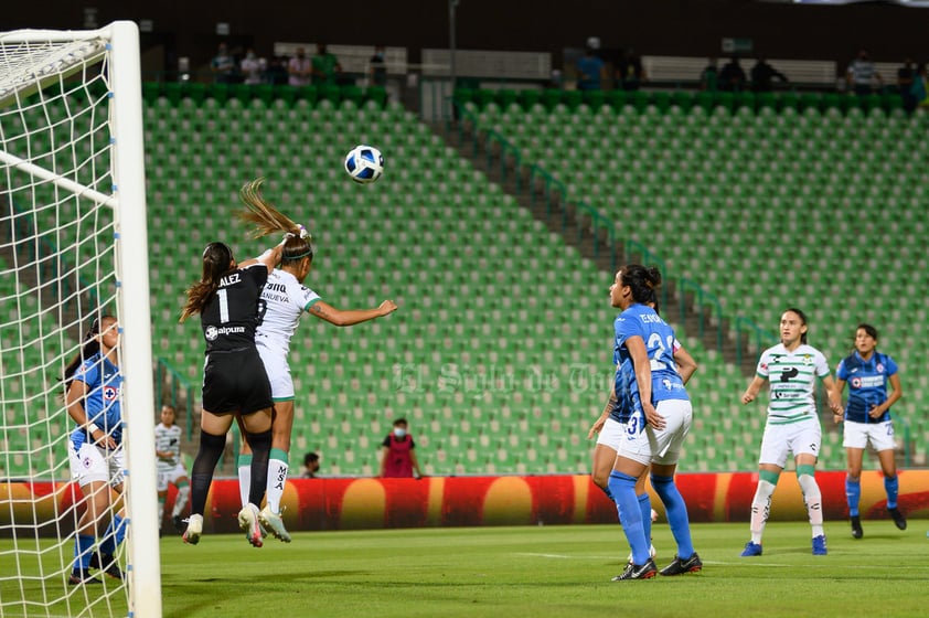 Guerreras del Santos Laguna golean 4-0 al Cruz Azul en el Estadio Corona