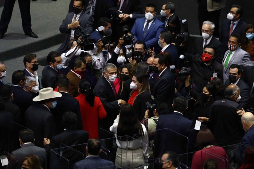 Adán Augusto López, titular de Segob, entrega Tercer Informe de Gobierno de AMLO al Congreso de la Unión