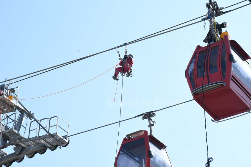 Realizan maniobras de rescate en simulacro del Teleférico de Torreón