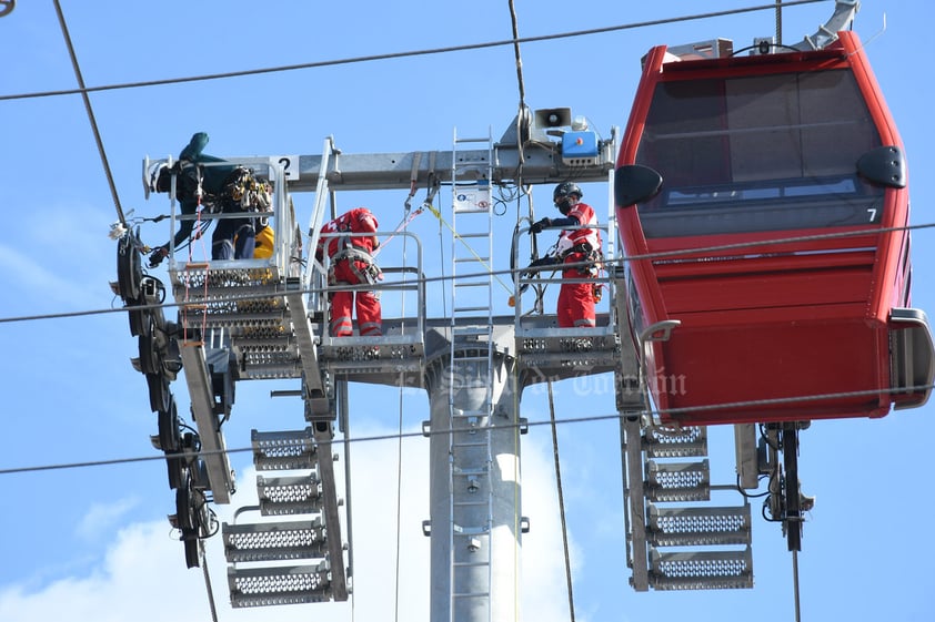 Realizan maniobras de rescate en simulacro del Teleférico de Torreón