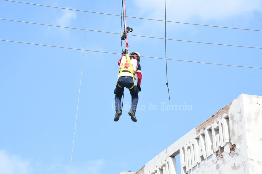 Realizan maniobras de rescate en simulacro del Teleférico de Torreón