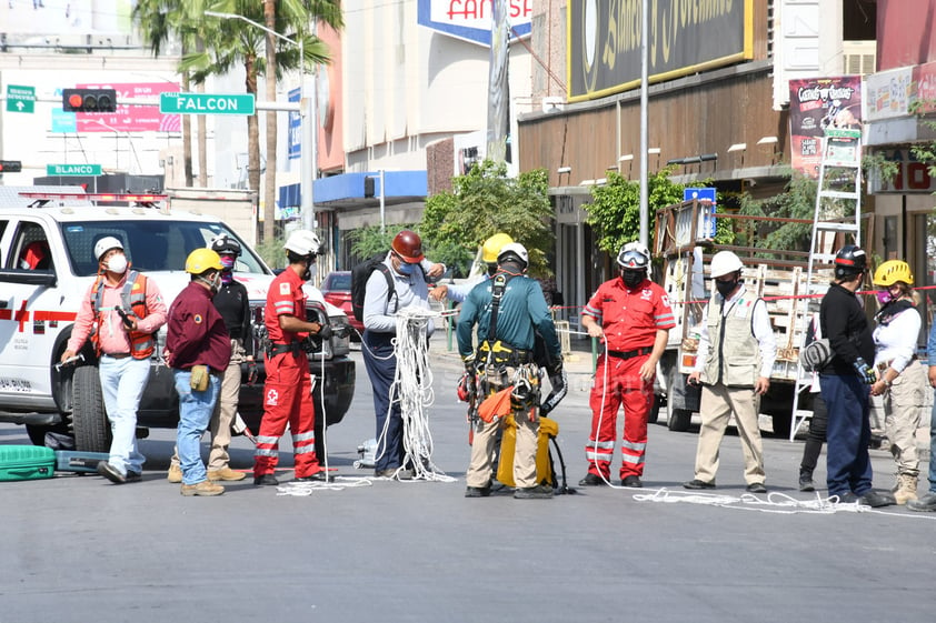 Realizan maniobras de rescate en simulacro del Teleférico de Torreón