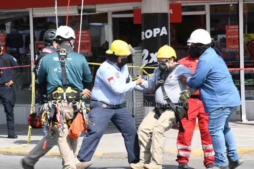 Realizan maniobras de rescate en simulacro del Teleférico de Torreón