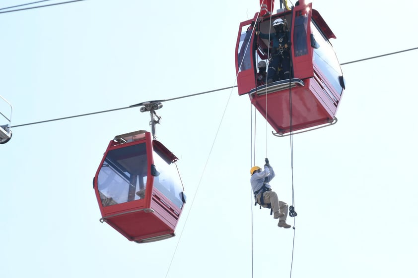 Realizan maniobras de rescate en simulacro del Teleférico de Torreón