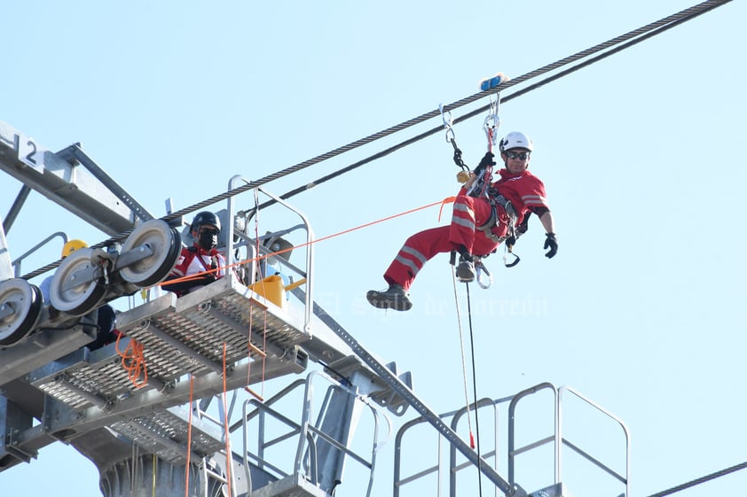 Realizan maniobras de rescate en simulacro del Teleférico de Torreón